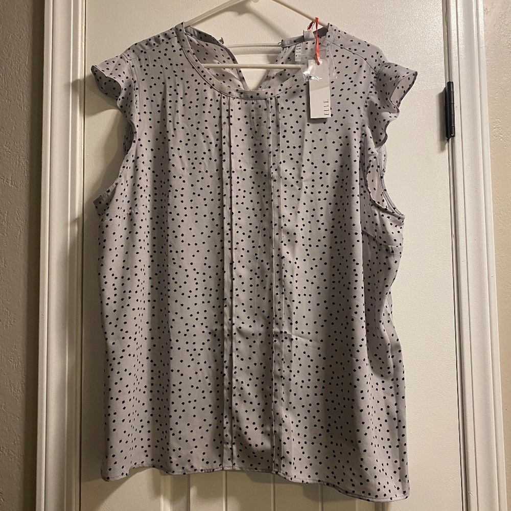 Elle Pintuck ruffle/flutter short sleeve blouse  Gray with Black spots Size XXL